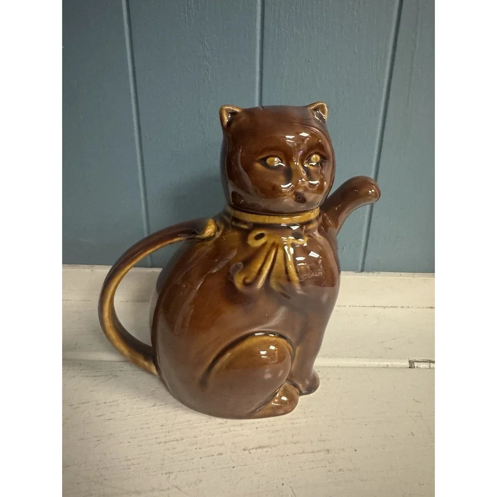 Vintage Sitting Cat Teapot Kitten Brown Glaze Paw‎ Spout Bow Tie 7